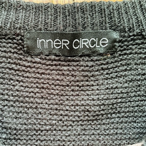Women’s Inner Circle Sweater Size XL - Picture 2 of 4